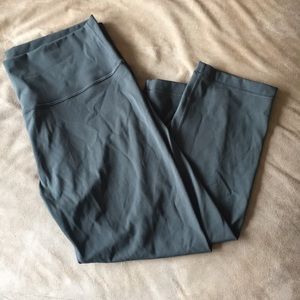 Lulu Lemon Wunder Under Cropped Leggings